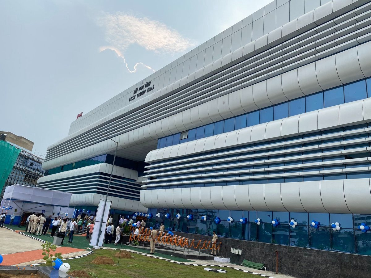 Frameless Glass Facades